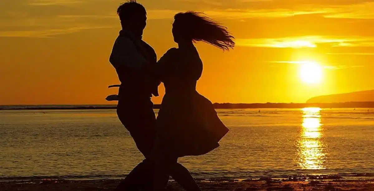 AGA Photoshoot Dancers Sunset 1660x850 Jpg e1663666673200.jpg